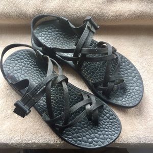 CHACO Women’s Black Chaco Z Size 8